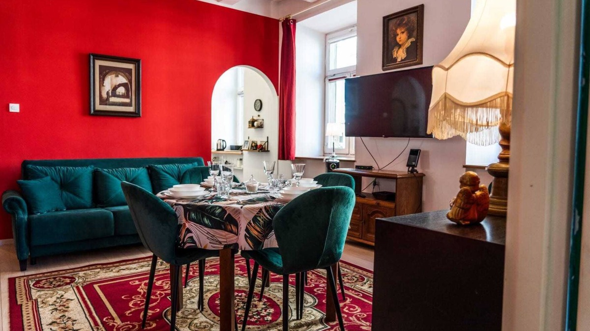 Srodmiescie Apartment | Górna Royal Red Apartment