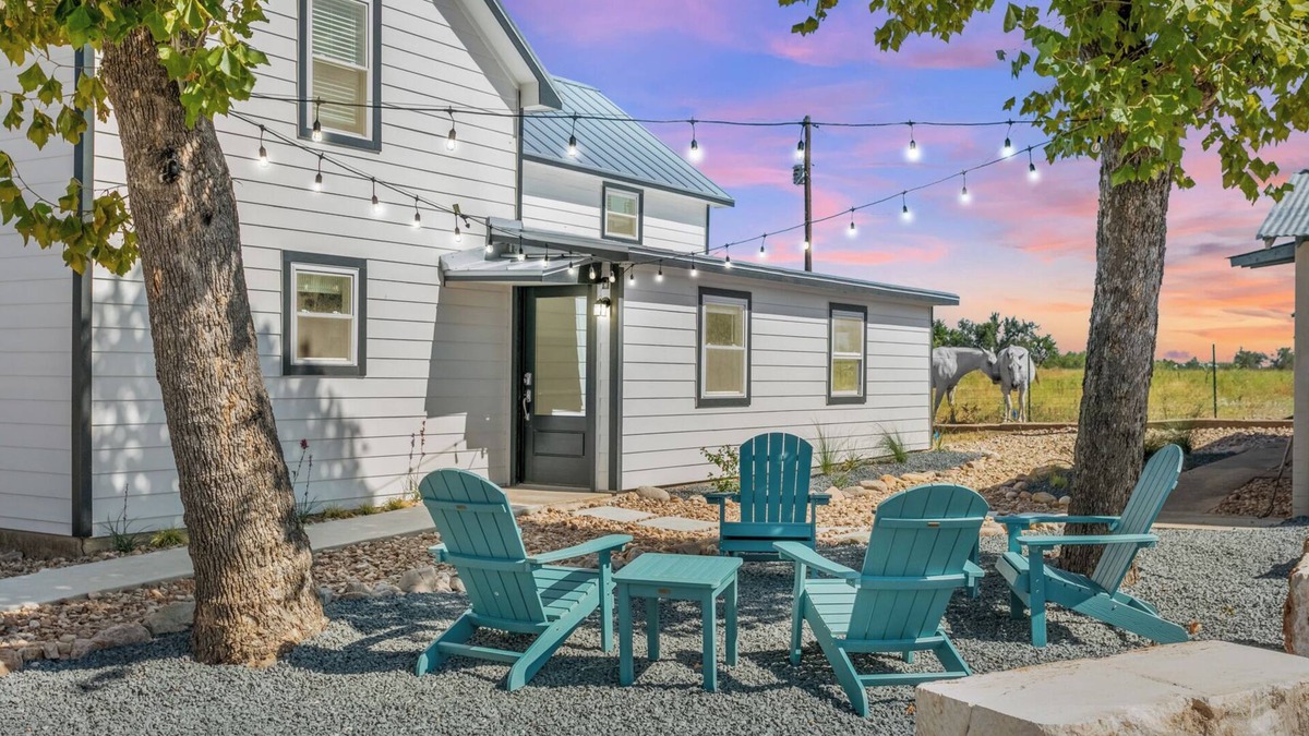 Fredericksburg House | G&B Haus | 4/2.5 | Grill, Fire-Pit, Full Kitchen
