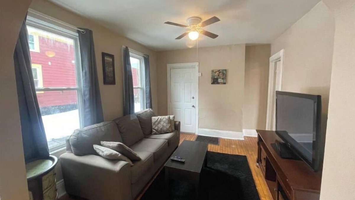 Downtown Syracuse House | (G2) Large 2 bdrm unit close to downtown Syracuse.