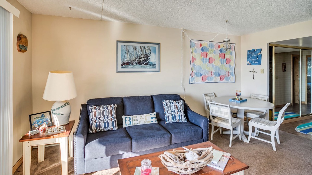 Gearhart Condo | G670 1 bedroom 3rd floor, PET FRIENDLY, No Cleaning Fees