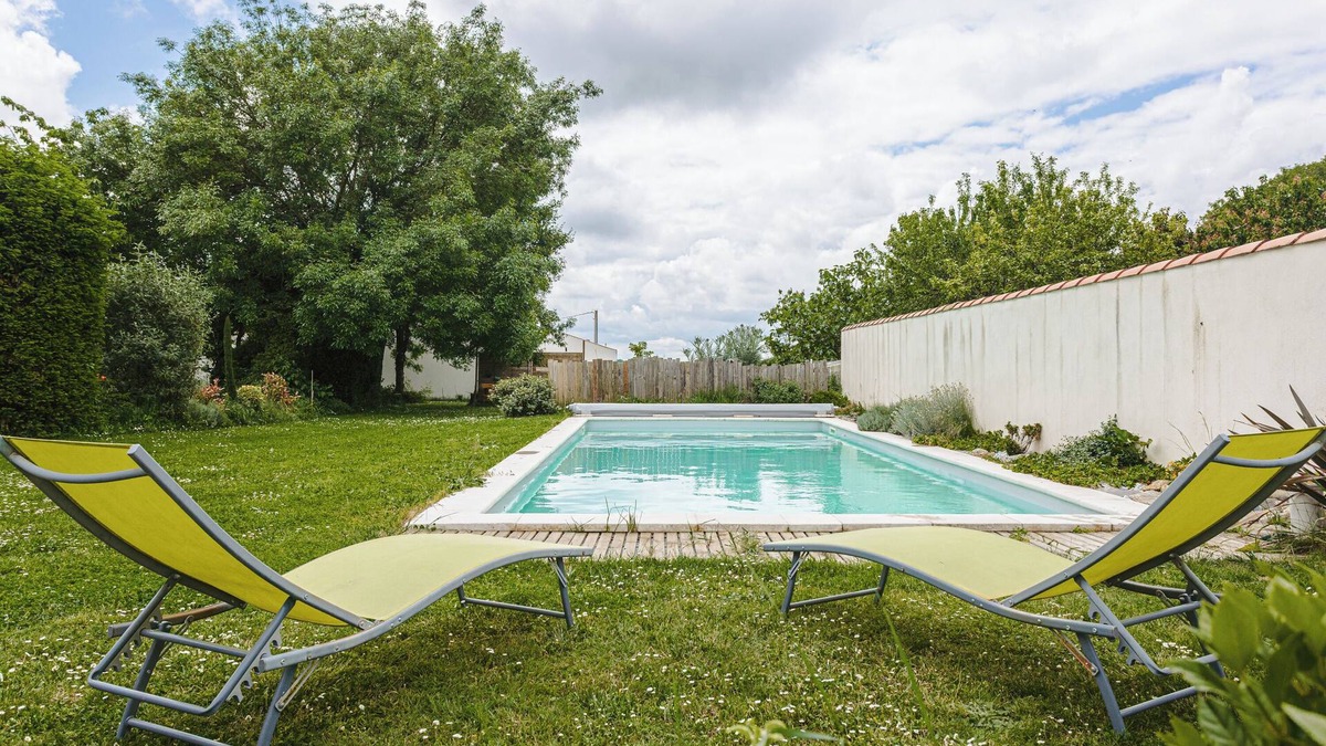 Puyravault House | Gabae - Les Volets Gris: Cozy Holiday Home with Wi-Fi and Remote Work Space