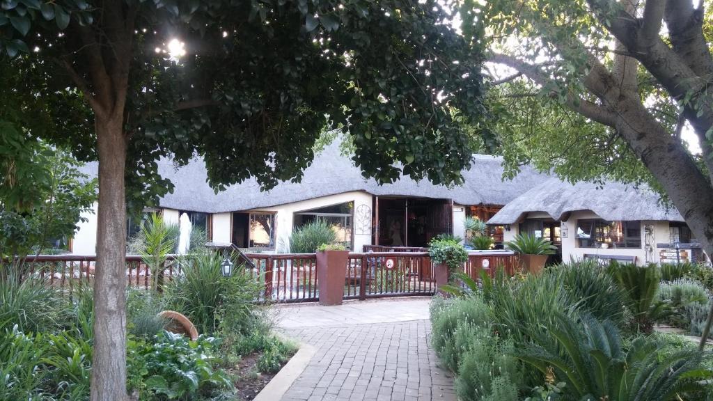 Roodeplaat Cabin | Gabbata Lodge