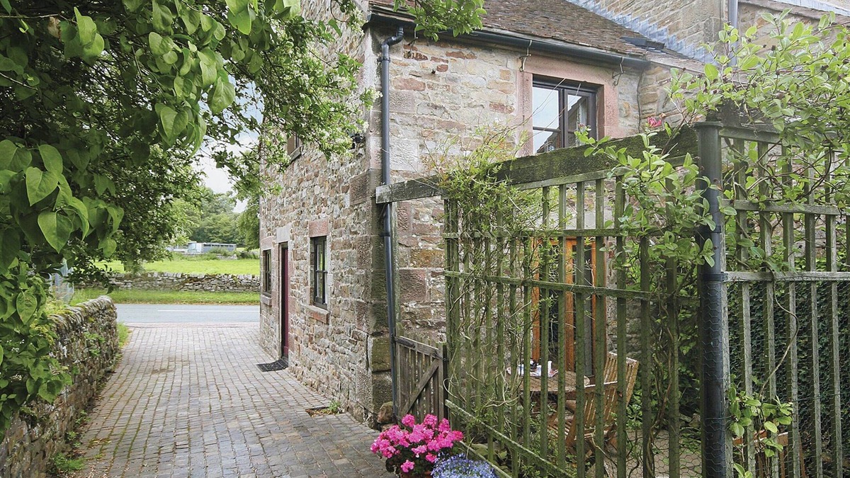 Leek Cottage | Gable Cottage - E3386