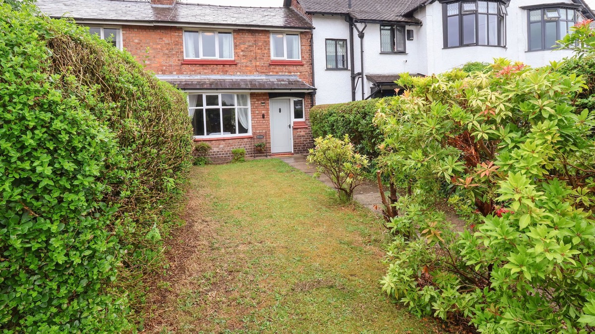 Sandiway Cottage | GABLES COTTAGE, family friendly, with a garden in Sandiway