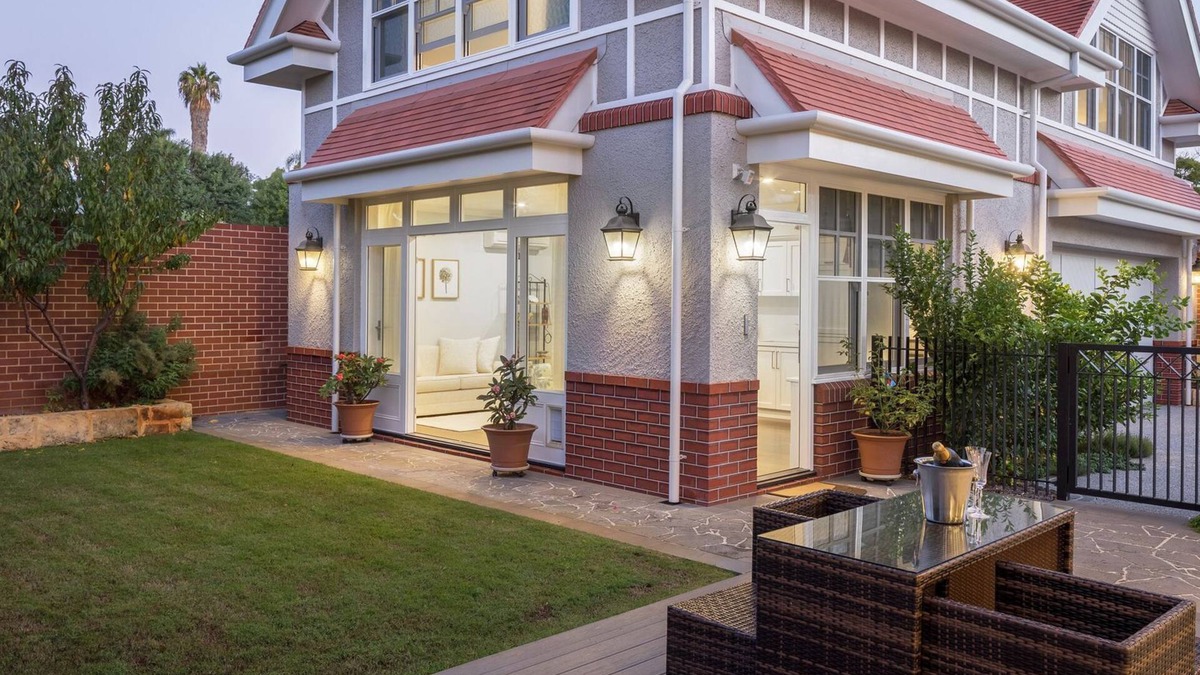 Mount Lawley House | Gables on the Park - Grand Home Stay