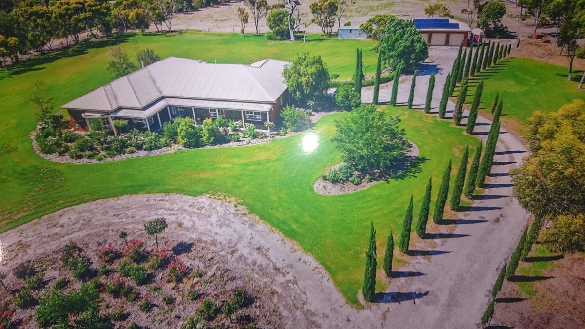 Keith Bed & Breakfast | GAERWOOD King Suite w/- Spa bath, aspect of an Elkhorn fern tariff $195 p.night