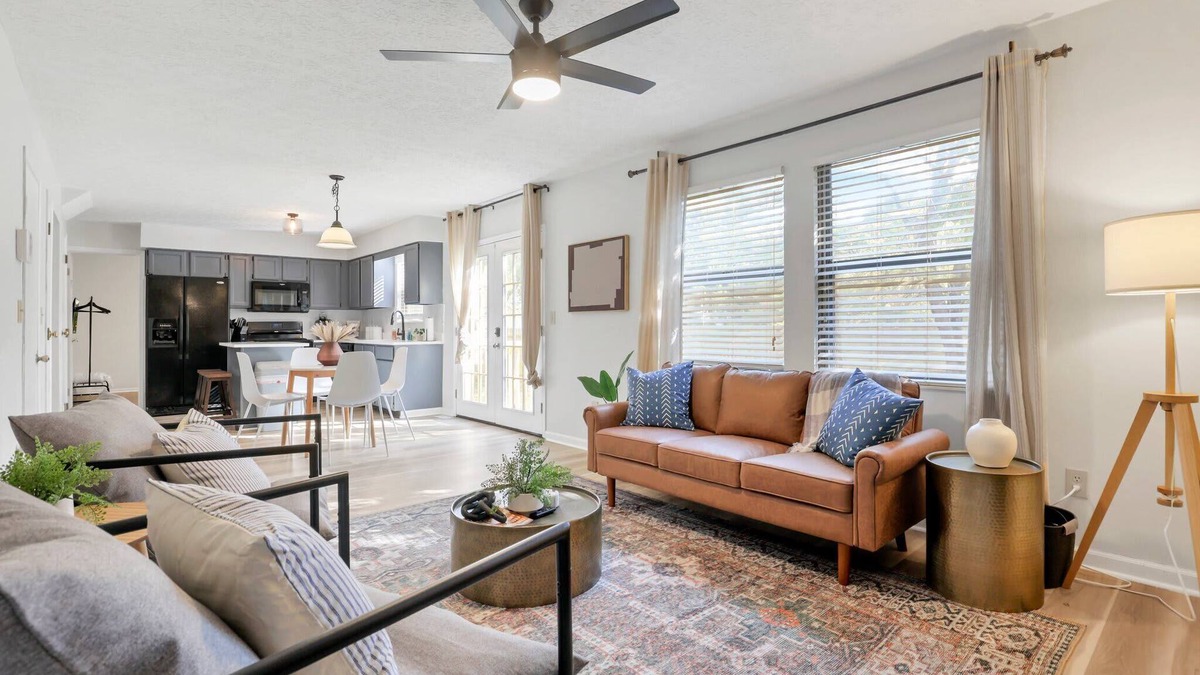 Columbus House | Gahanna Dreaming - 5Br 2 Ba INTEL