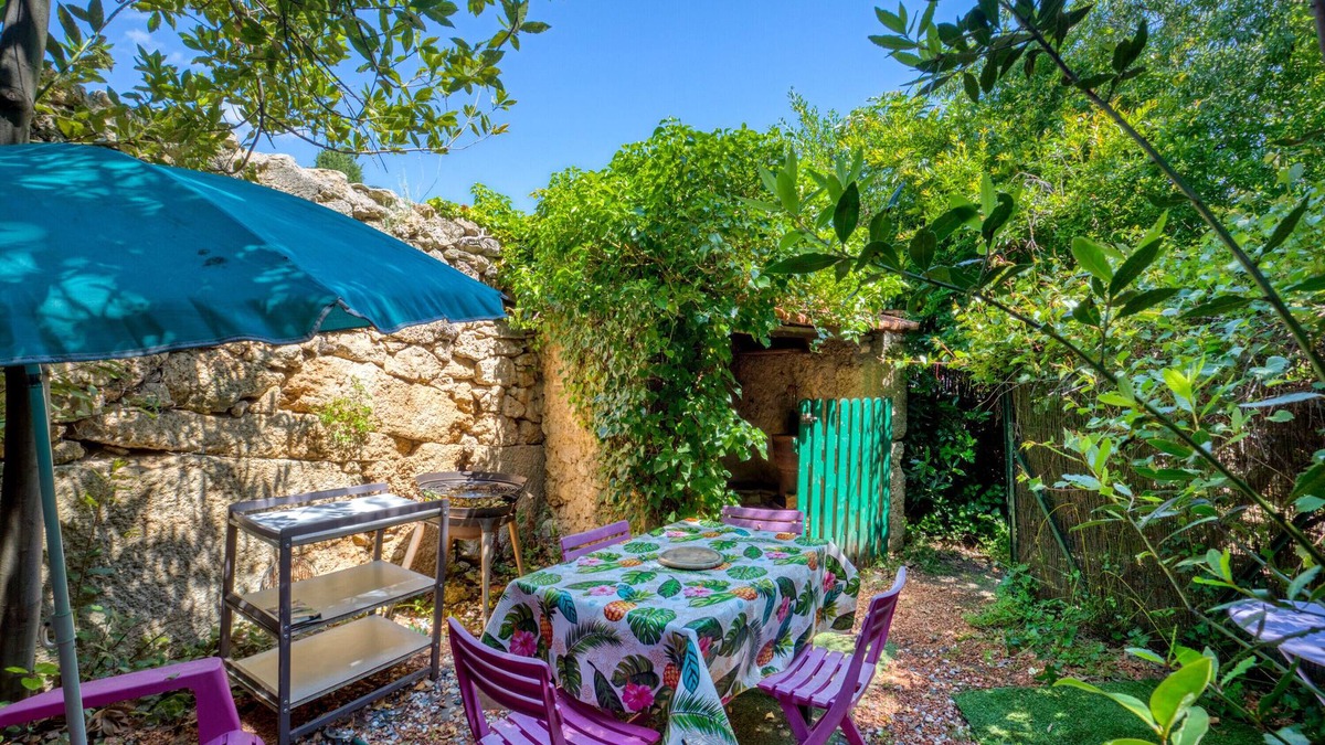 Poussan Apartment | Gaia with garden and air conditioning
