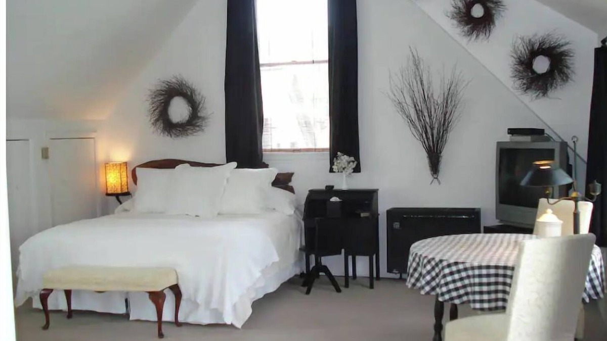 Coudersport Apartment | Gail Eustace Dupont Guesthouse
