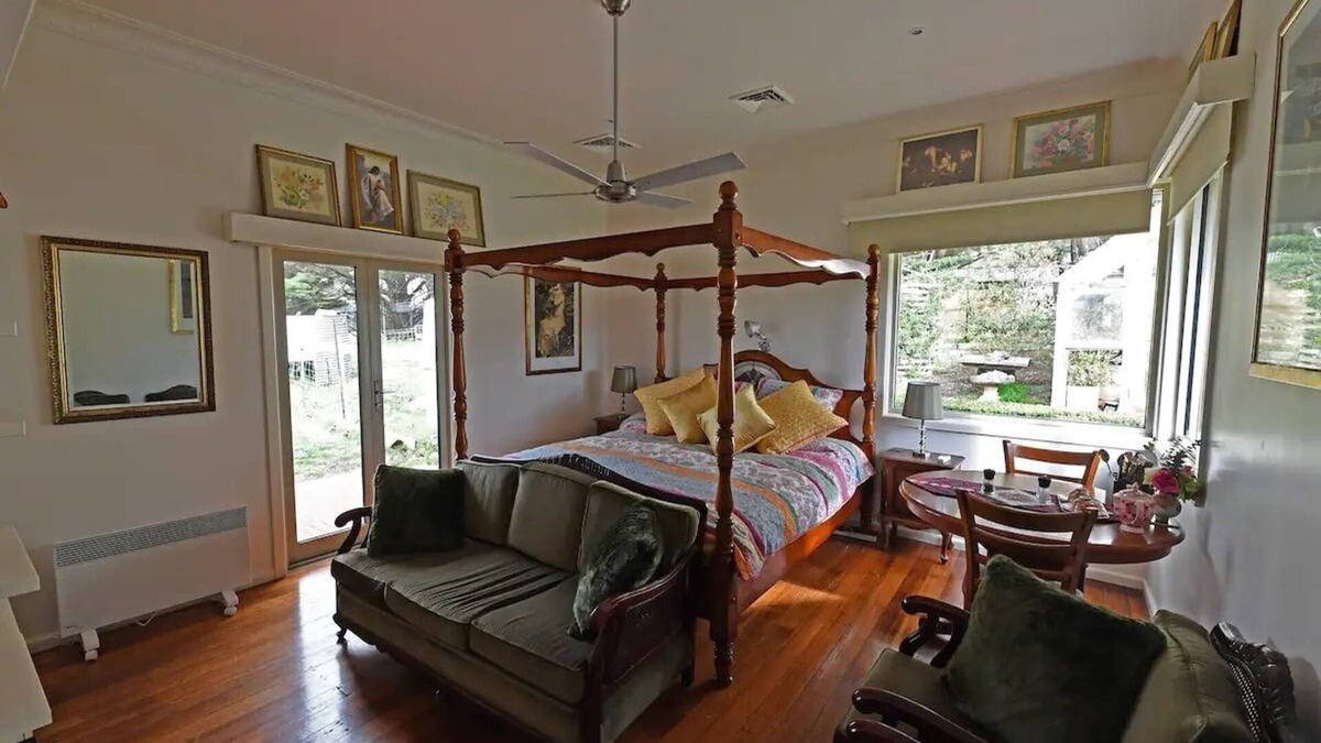Limonite Bed & Breakfast | Galahad's Animal Sanctuary & B&B/Tour/Farmstay