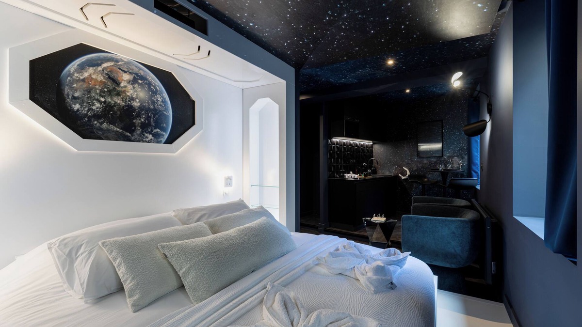 Riom Apartment | Galaxy - Head in the stars