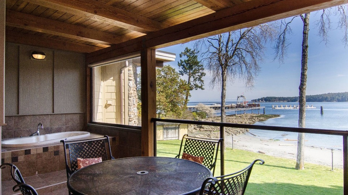 Sturdies Bay Hotel | Galiano Oceanfront Inn & Spa