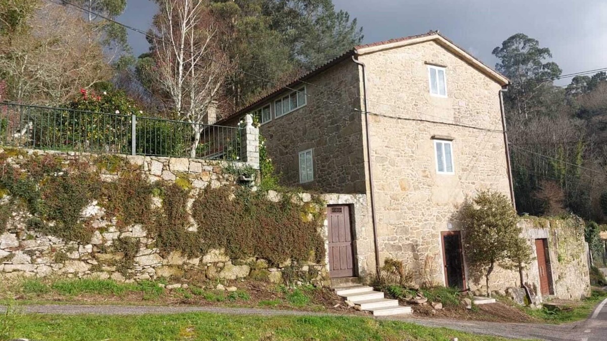 Morana Cottage | GALICIAN RURAL HOUSE. The charm of stone and water.