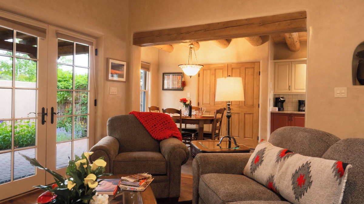 South Capitol House | Galisteo Casita - Walking distance to the Plaza