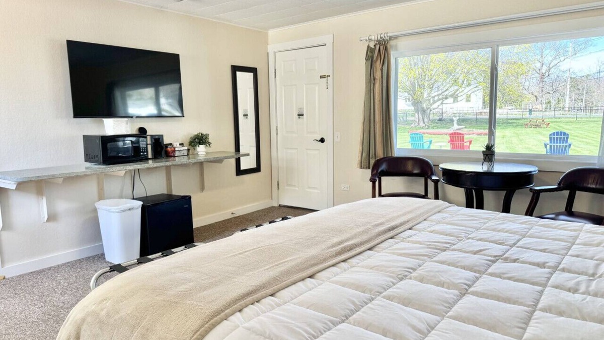 Hulls Cove Hotel | Gallagher's Travels Room 12 (King)