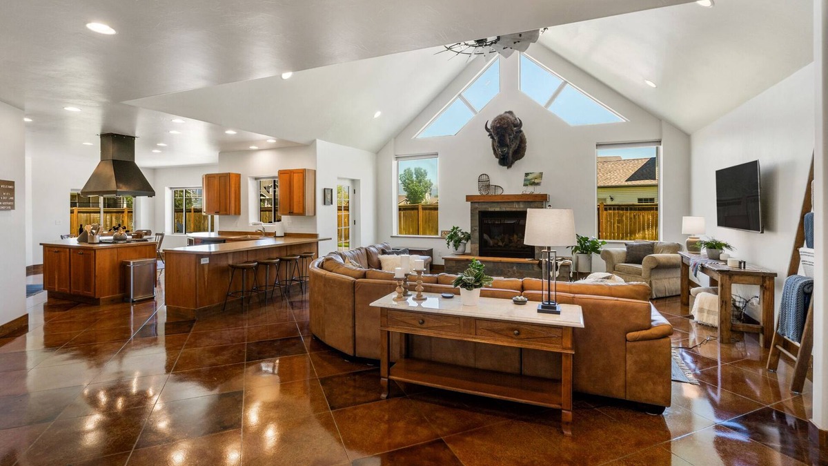 Belgrade House | Gallatin Getaway - Cheerful Home with Hot Tub