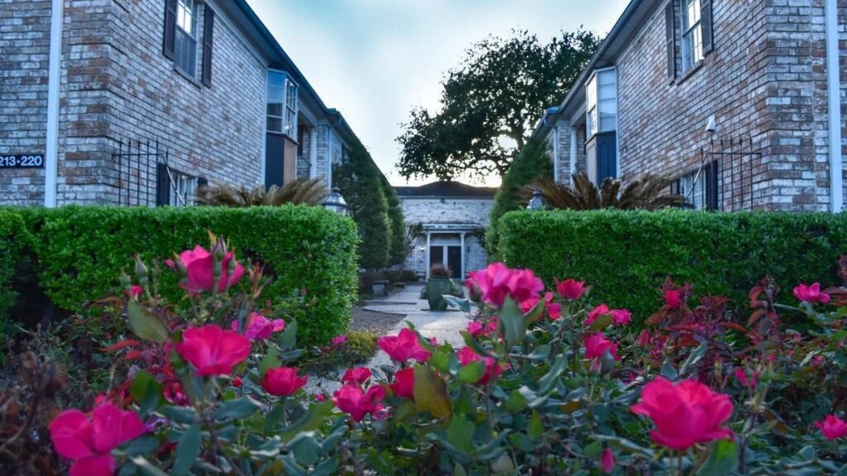 Woodlake - Briar Meadow Apartment | Galleria Area Apt Long and Short Rentals Available