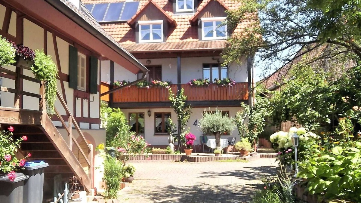 Herbolzheim Apartment | Gallery About the Gardens - Apartment Gallery About the Gardens