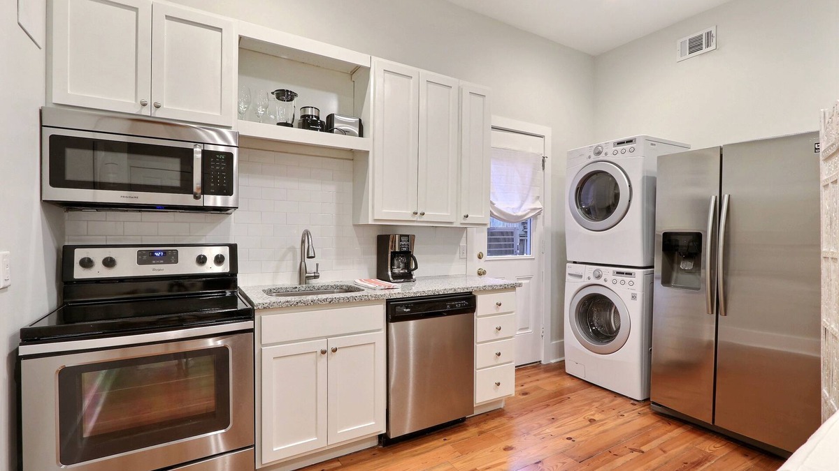 Beach Institute Apartment | Gallery Stays - Parkside Suite