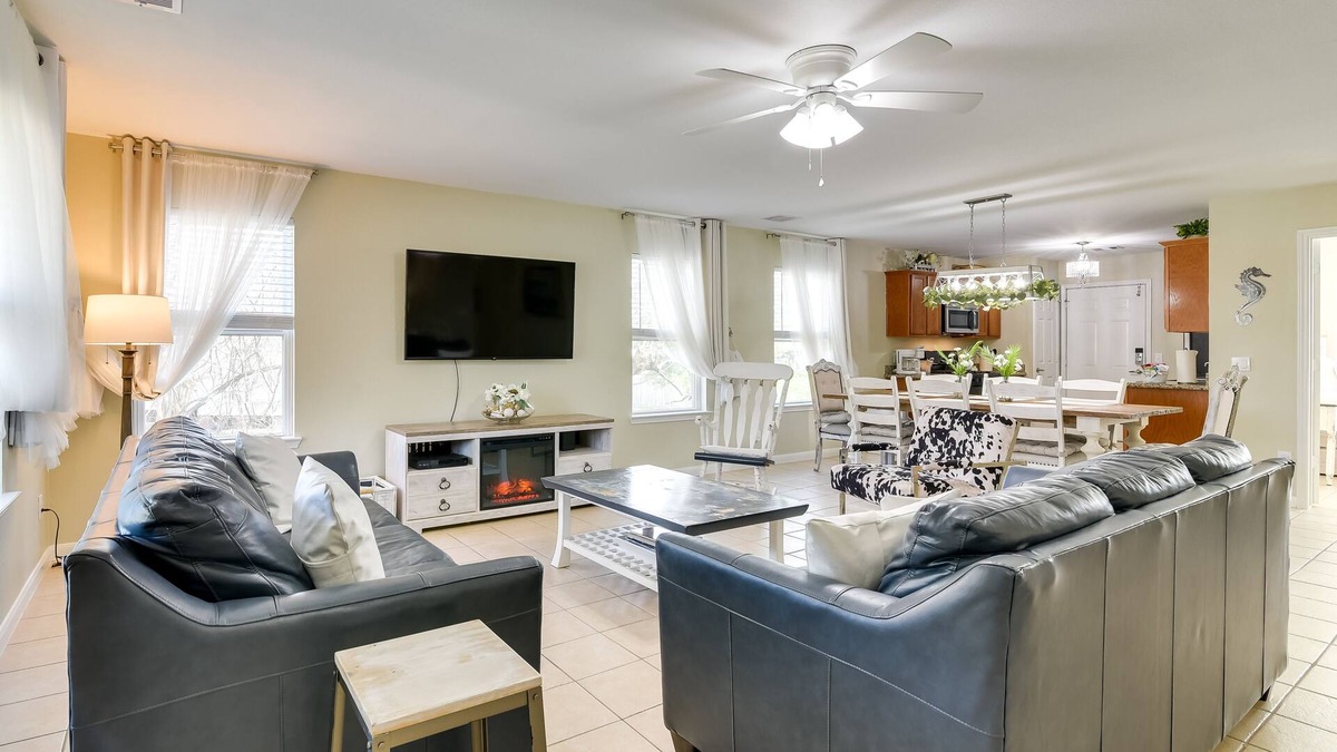 El Lago House | ‘Galloping Seahorse’ Seabrook Home ~ 4 Mi to NASA!