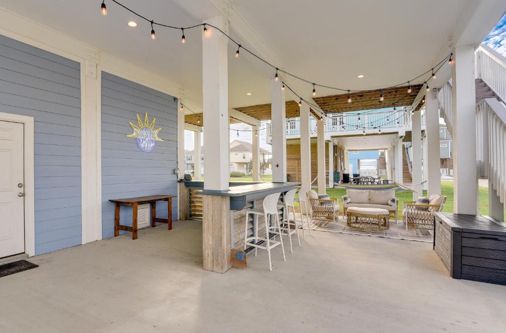 Galveston House | Galveston Home with Pool Access, Walk to Beaches!