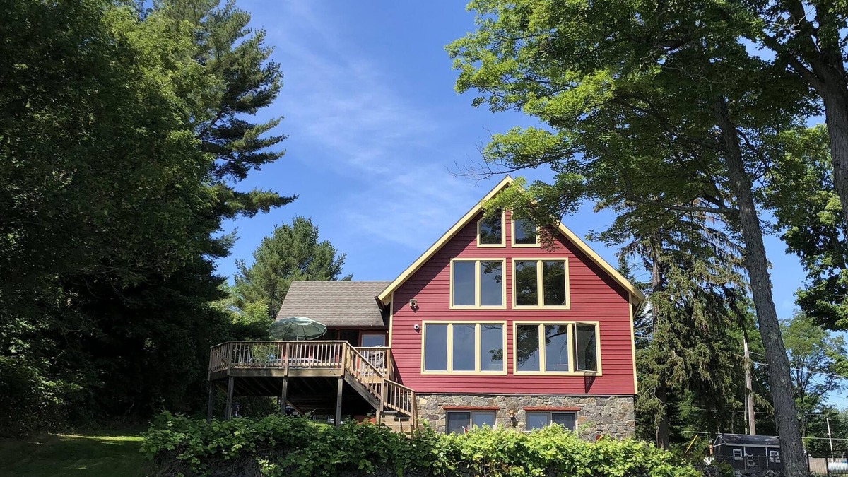 Broadalbin House | Galway Lake Getaway 3 Bedrooms, 2.5 Bath Sleeps 6