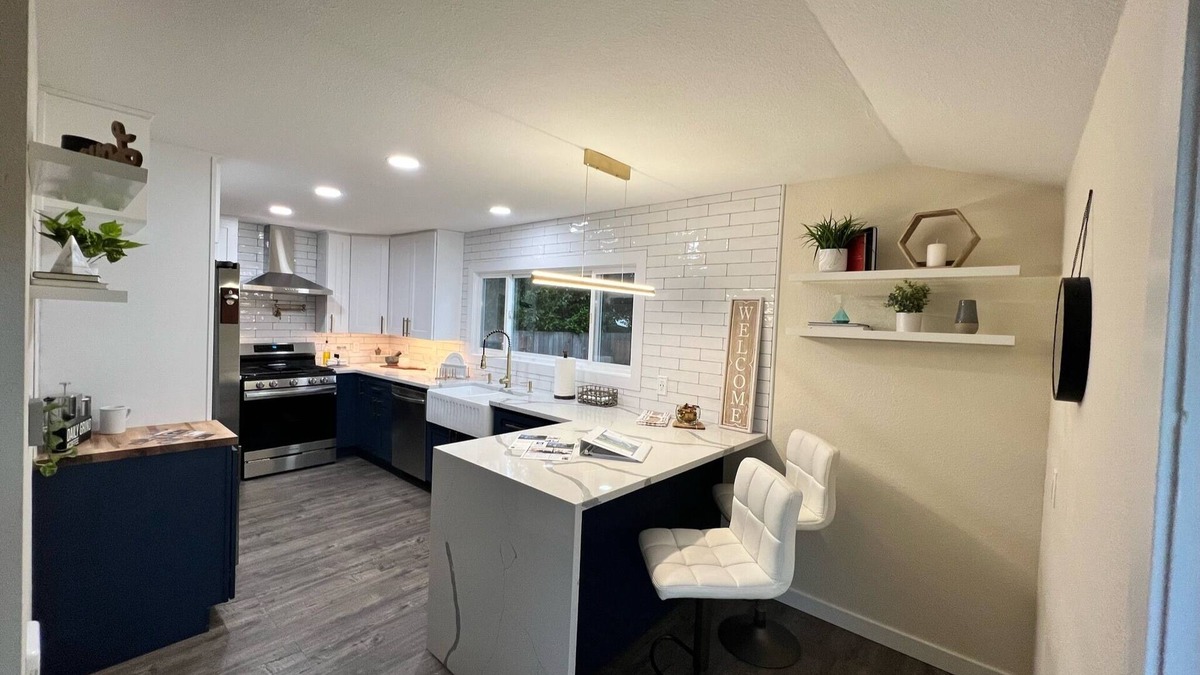 Centralia House | Game-Day Getaway! Modern Home near Downtown, Schools and Stadiums