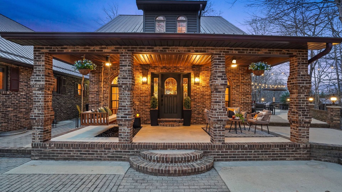 Laurelville House | Game & Medi Room, Outdoors, Hot tub & Sunset Views
