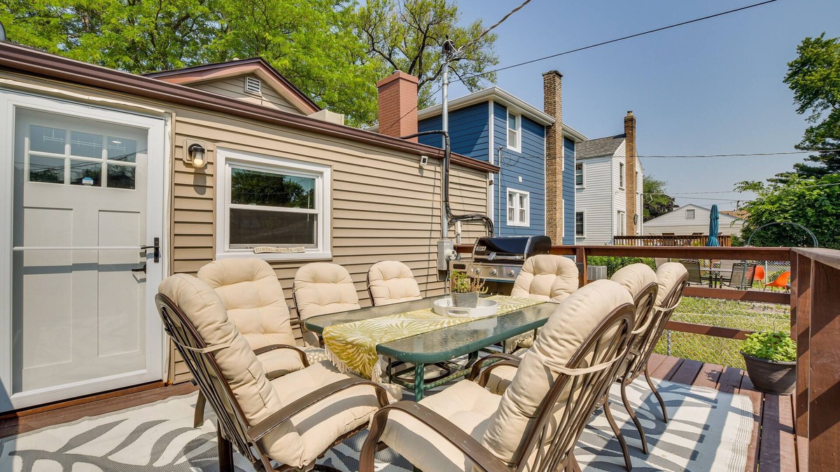 Oakton House | Game Nights, BBQs & Family Fun: Chicago Area Hub