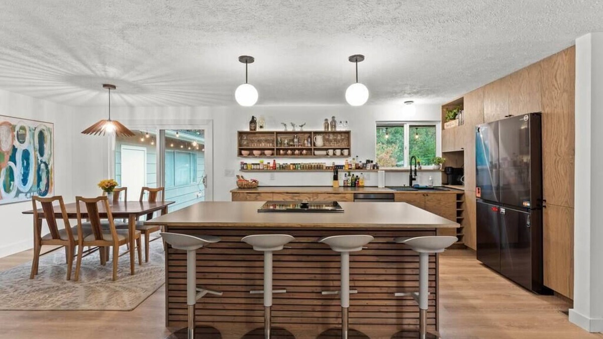 Spokane House | Game On | 2 Lounges, Ping Pong, Firepit + Hot Tub