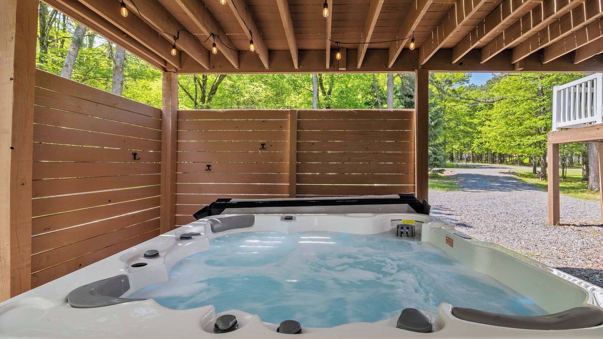Albrightsville House | Game Room & A/C | Dog-Friendly Stay with Hot Tub