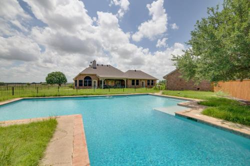 Farmersville House | Game Room and Bar Secluded Getaway in Farmersville