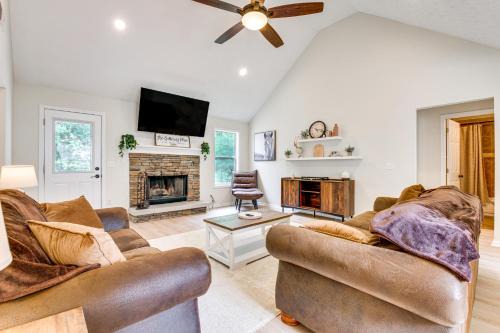 Dacula House | Game Room and Peaceful Deck Dacula Family Home
