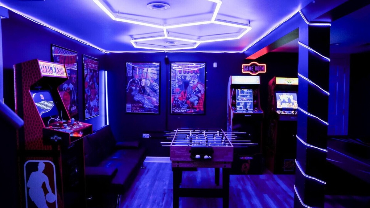 Belmont Cragin Apartment | Game Room Fire-pit Playground Gym Billiard