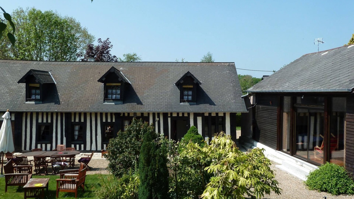 Le Faulq Cottage | Game room, fireplace and garden!