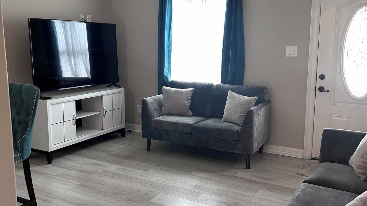 Voth House | Game room ! HUGE backyard , located in downtown Beaumont !