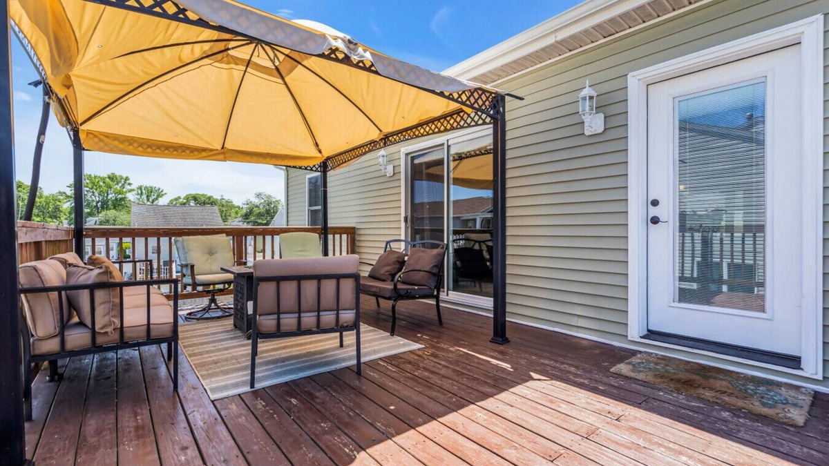 Ocean Gate House | Game Room, Kayaks, Steps to the Ocean!