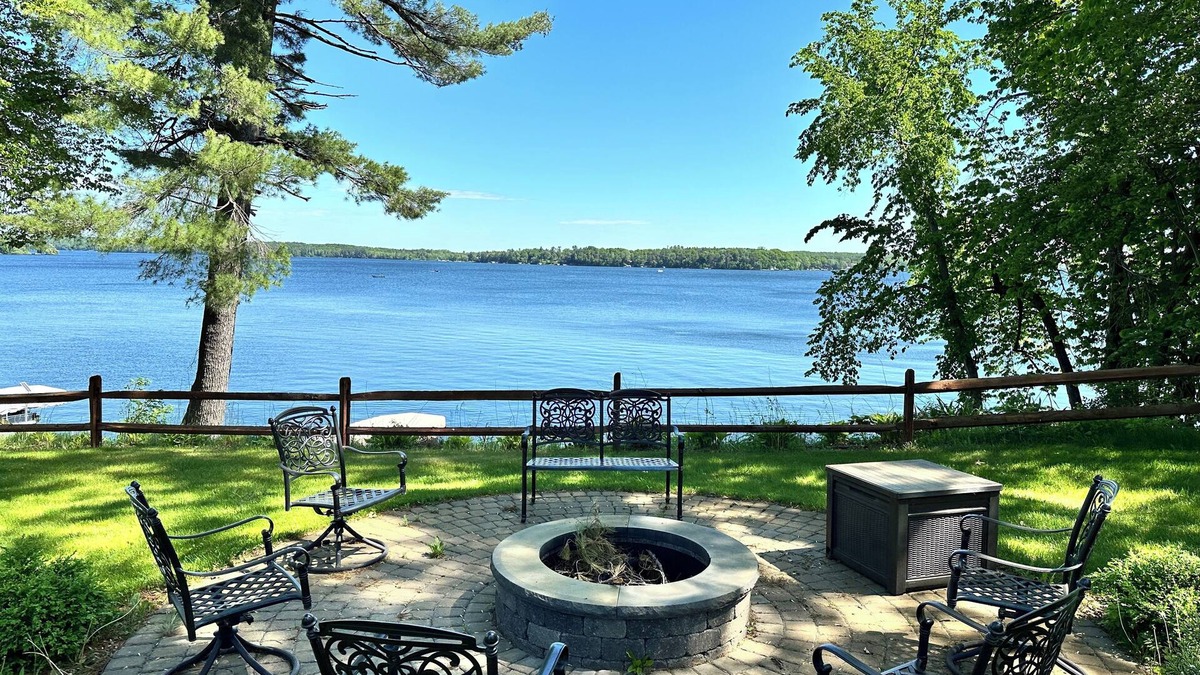 Amery House | Game Room! -Lakefront 5BRM - Huge Yard
