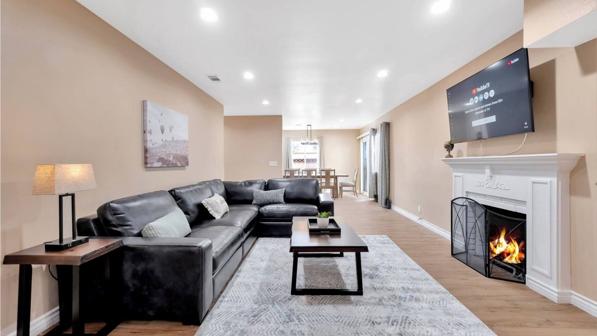 Riverview House | Game Room minutes from Disneyland + Beaches + Steps from Golf Course
