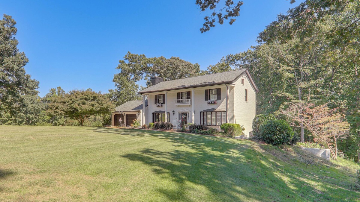 Gainesville House | Game Room + Pond: Spacious Gainesville Getaway!