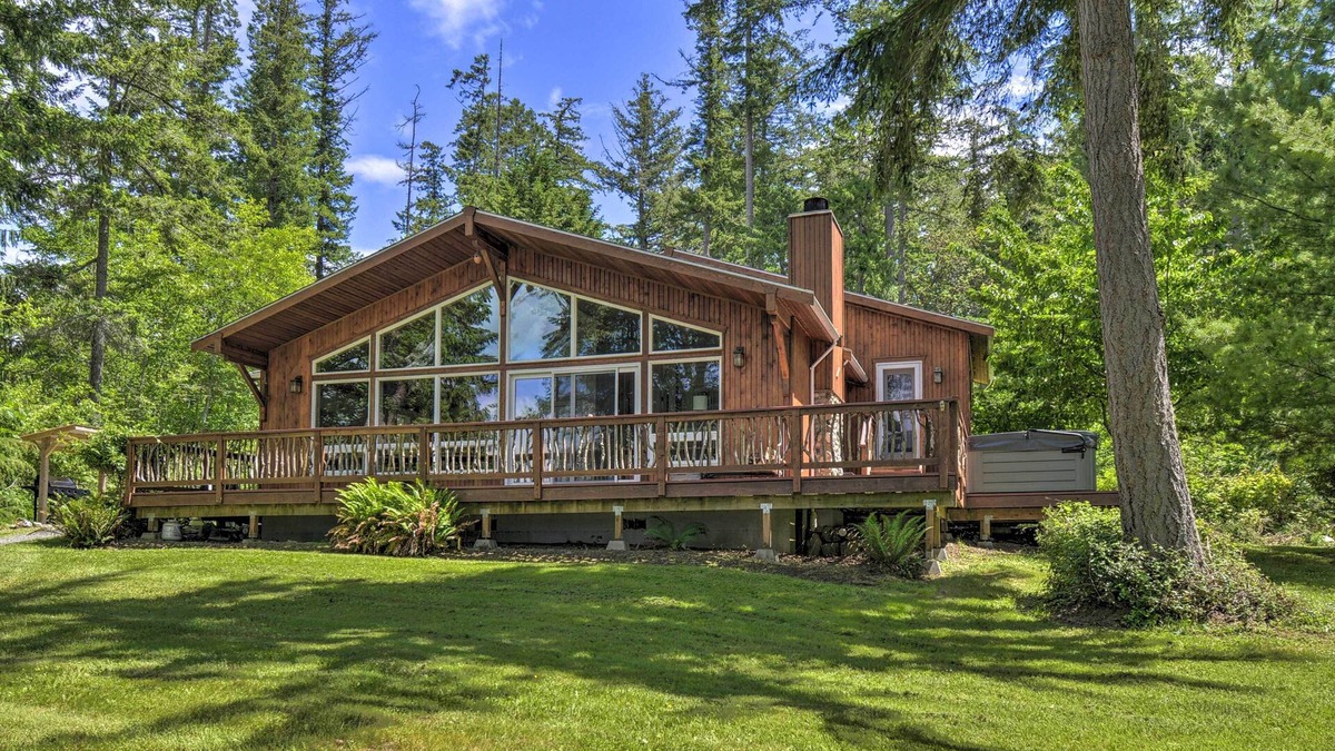 Anderson Island House | Game Room & Private Beach: Anderson Island Gem
