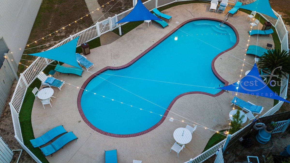 Gulfport House | GaMe RoOm, Red Beach House, Sleep 8, Swim Pool, Gated,Casinos