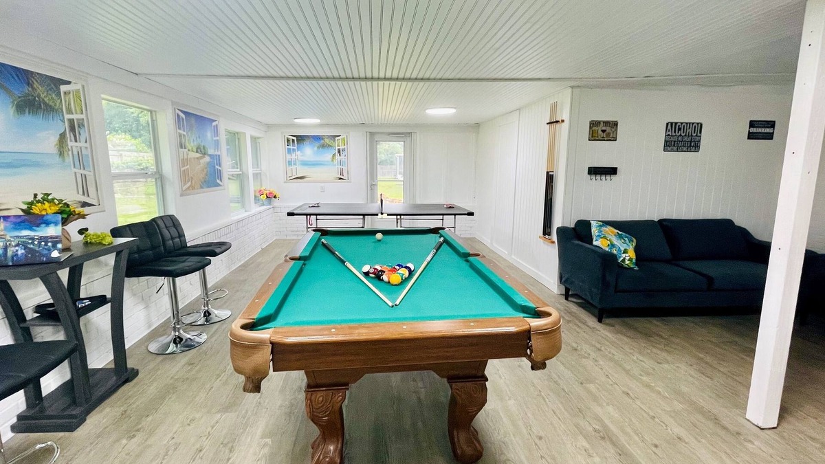 Gulfport House | GAme ROom, Sleep 12, Huge Back Yard, Beach - C