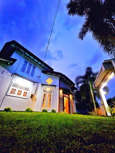 Yakkala House | Gampaha Grand Villa
