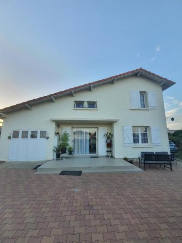 Saint-Pierre-du-Mont Villa | Ganea Emanuel