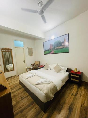 Sigra Apartment | Ganga Ghat 2 BHK Apartment Near Kashi Vishwanath Temple With Parking And Lift