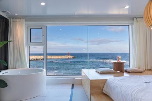 Jumunjin-eup House | Gangneung the One and the Classic Pension