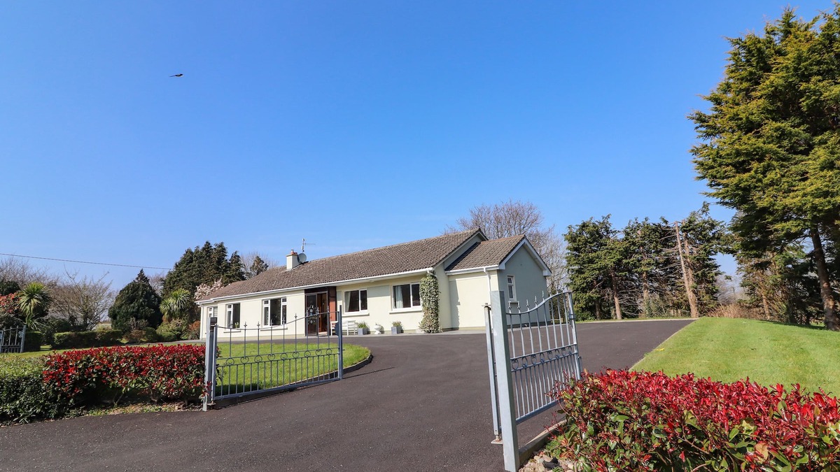 Ardnatrush Cottage | GAP OF DUNLOE, family friendly in Beaufort, County Kerry