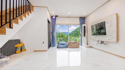 Oeseo House | Gapyeong Gamseong216 Poolvilla Pension
