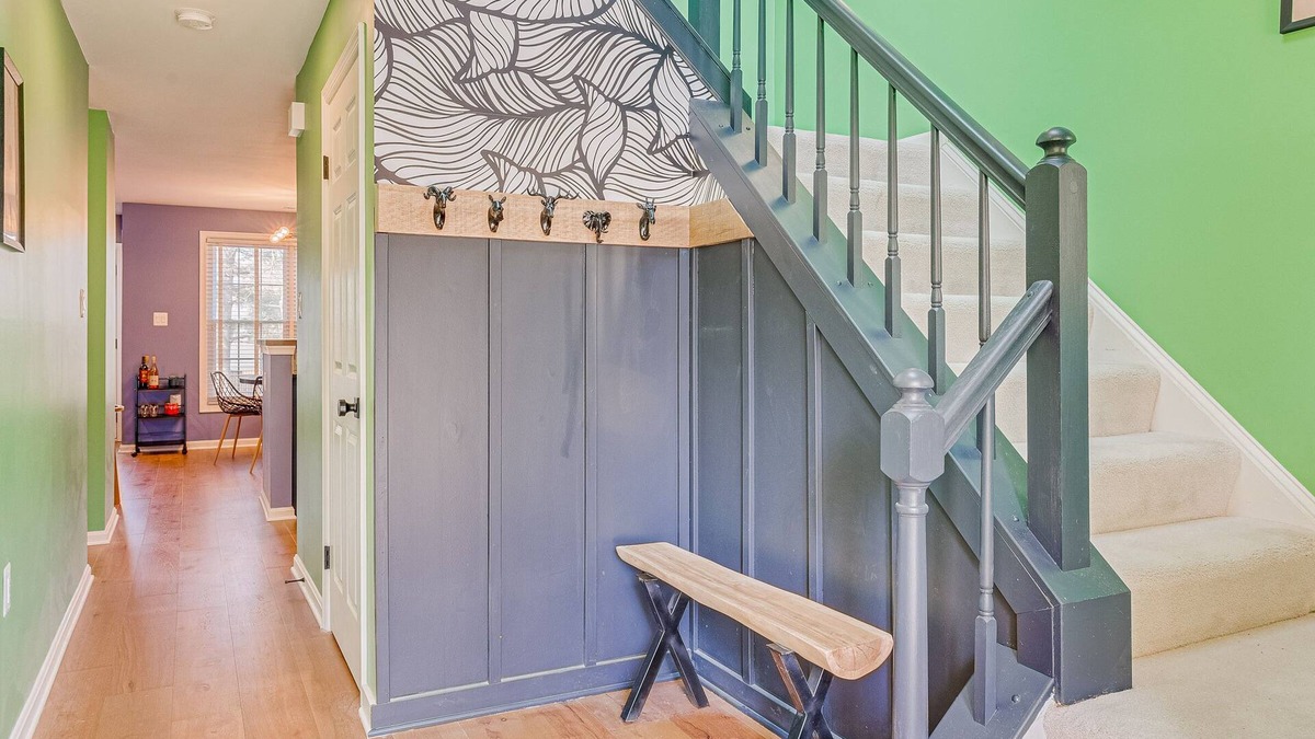 Columbia House | Garage & Deck. 5 Mins to 95. Meriwether-7 mins. Baltimore-20 mins. DC-30 mins.